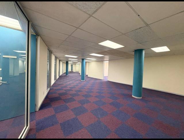 1,120M² OFFICE TO LET IN VORNA VALLEY